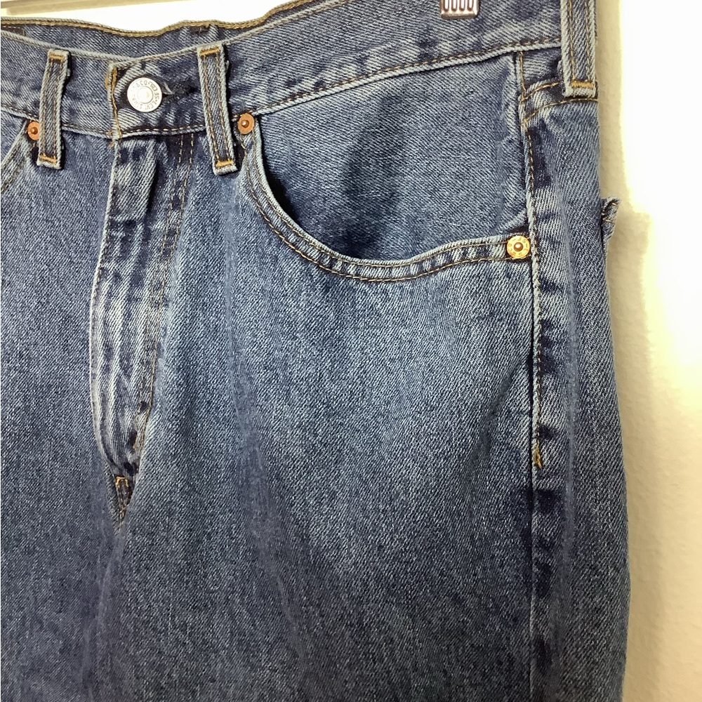 Men’s Levi’s 550 size 34 X 30 medium wash straight leg Classic 5 pocket EUC - Picture 7 of 13